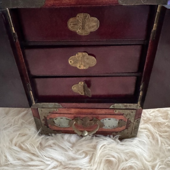 Vintage Wooden Jewelry Box with Brass Accents - Picture 8 of 8